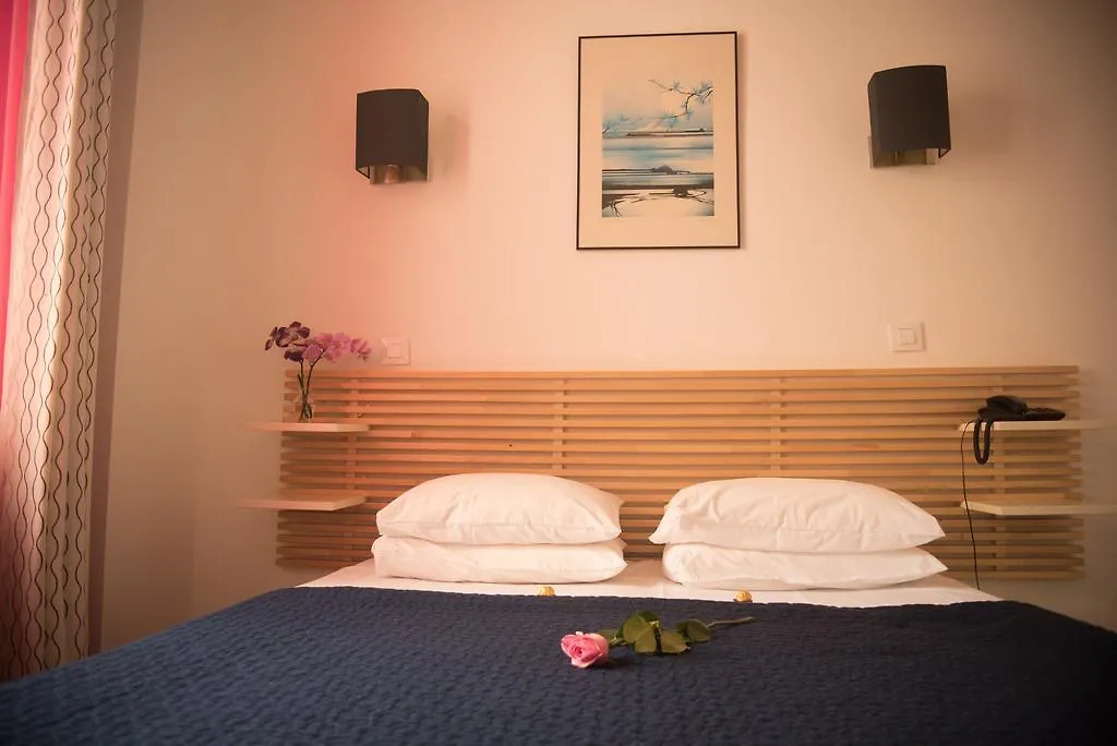 Brit Hotel Colbert Juan-les-Pins 3*,